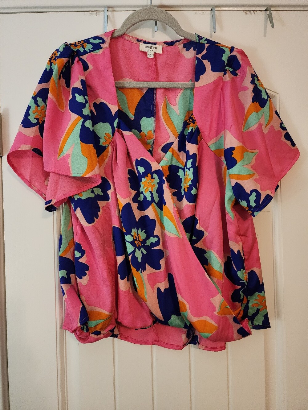 Umgee Pink Blue Green Floral Wrap Blouse Flutter Sleeves NWOT Large Bubble Frnt